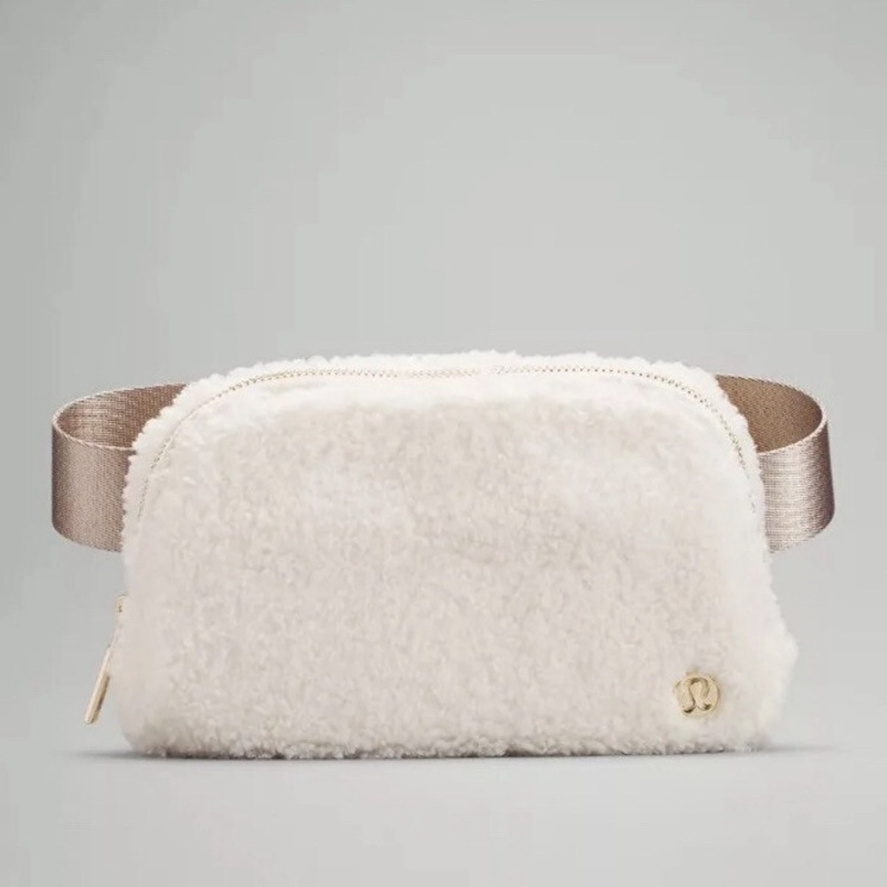 Lululemon Sherpa Belt Bag